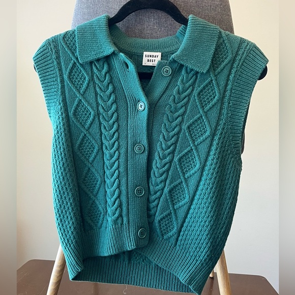 Aritzia Sunday Best Cropped Sweater Vest XS - Picture 3 of 3